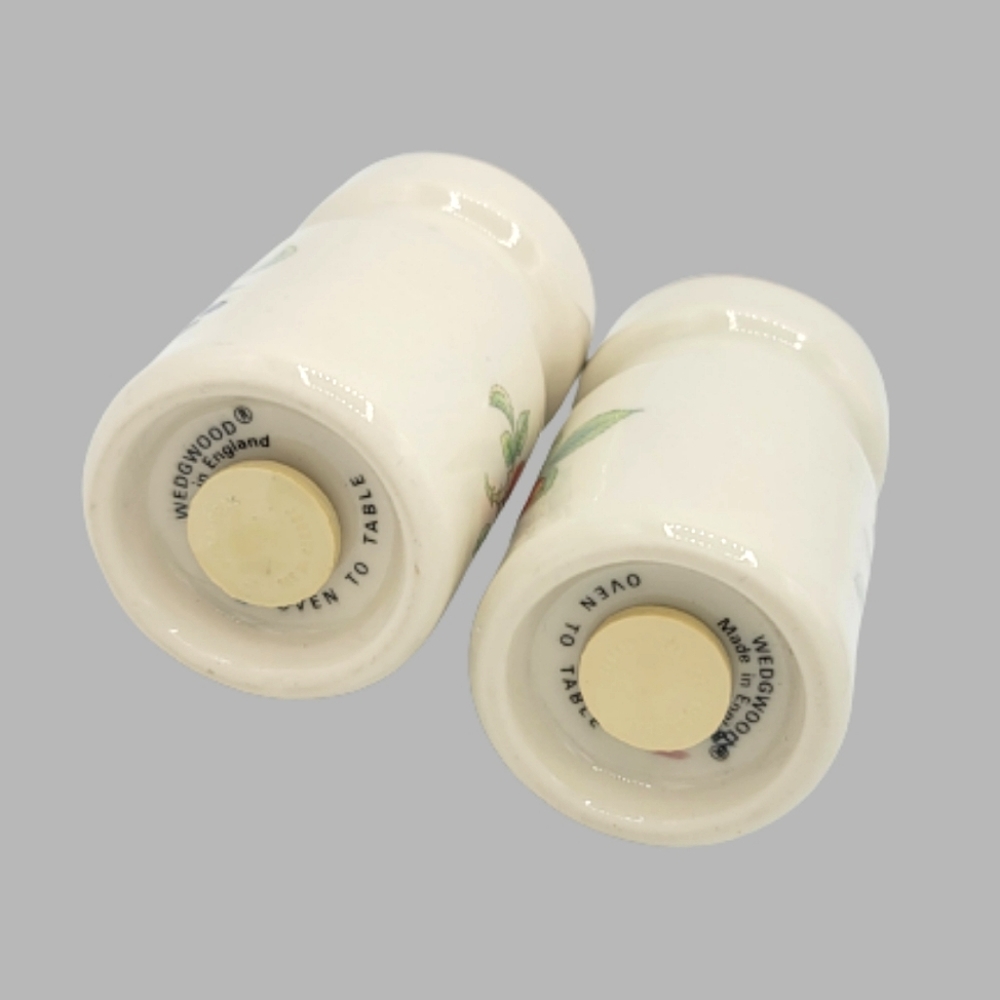 Wedgwood England Roseberry Bone China Pepper Salt Shaker Set Retired Vintage - Picture 6 of 10